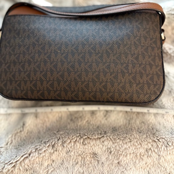 Michael Kors Brown and Tan Shoulder Bag with Gold Chain - Picture 3 of 5